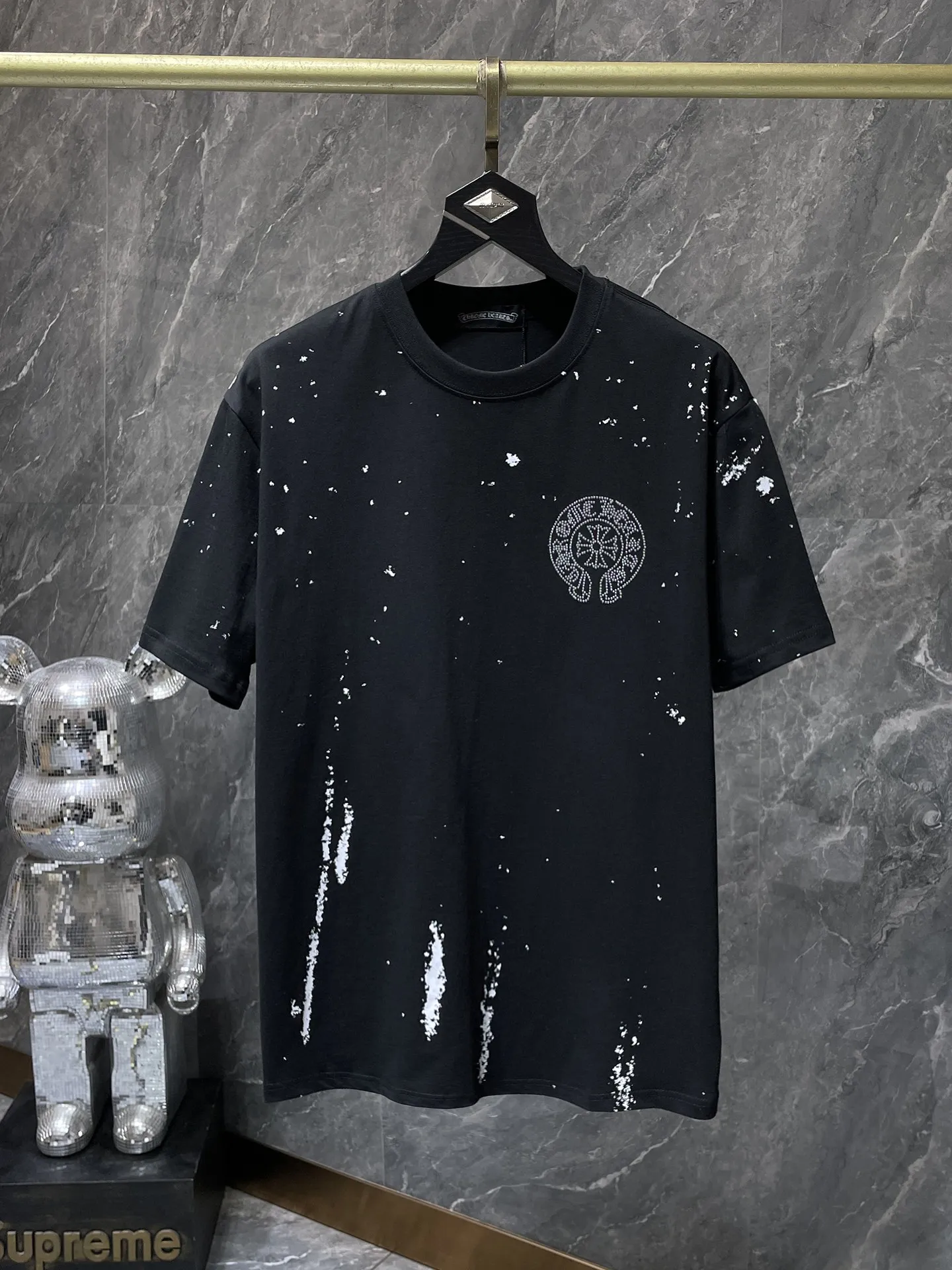 P160 New Chrome Hearts 25ss for summer. High gram weight, environmentally friendly and high-quality top-grade fabric. 260g~270g. Chrome graffiti splashed ink and hot diamond horseshoe short sleeves. Counter synchronization. 1:1 replica version. Recommended colors: white, black. Size: S, M, L, XL.
